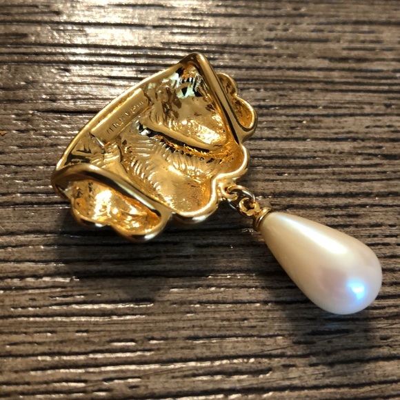 MARVELLA  Shell with Faux Pearl Drop Slide Pendant - Picture 4 of 12